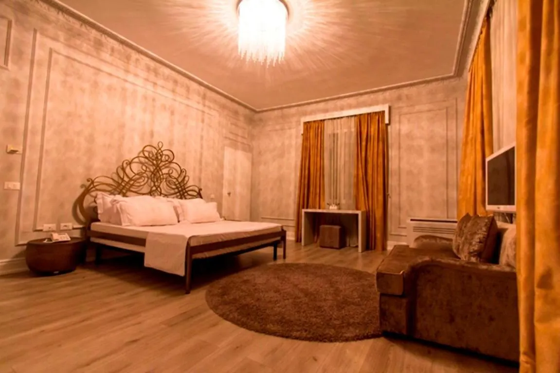 Padam Boutique Hotel Tirana 4*,
