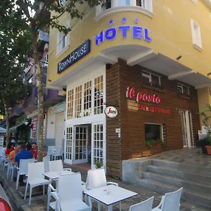 Town House 3*, Tirana Albanië